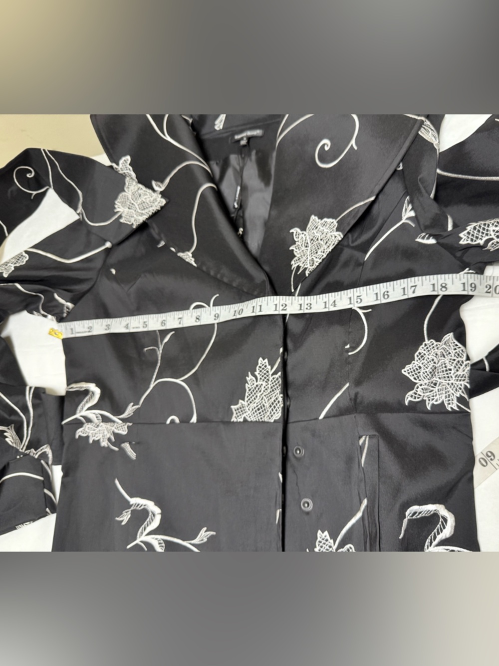 💥 NwT: Samuel Dong Black Floral Belted Jacket with White Embroidery⭐️ - Picture 4 of 12
